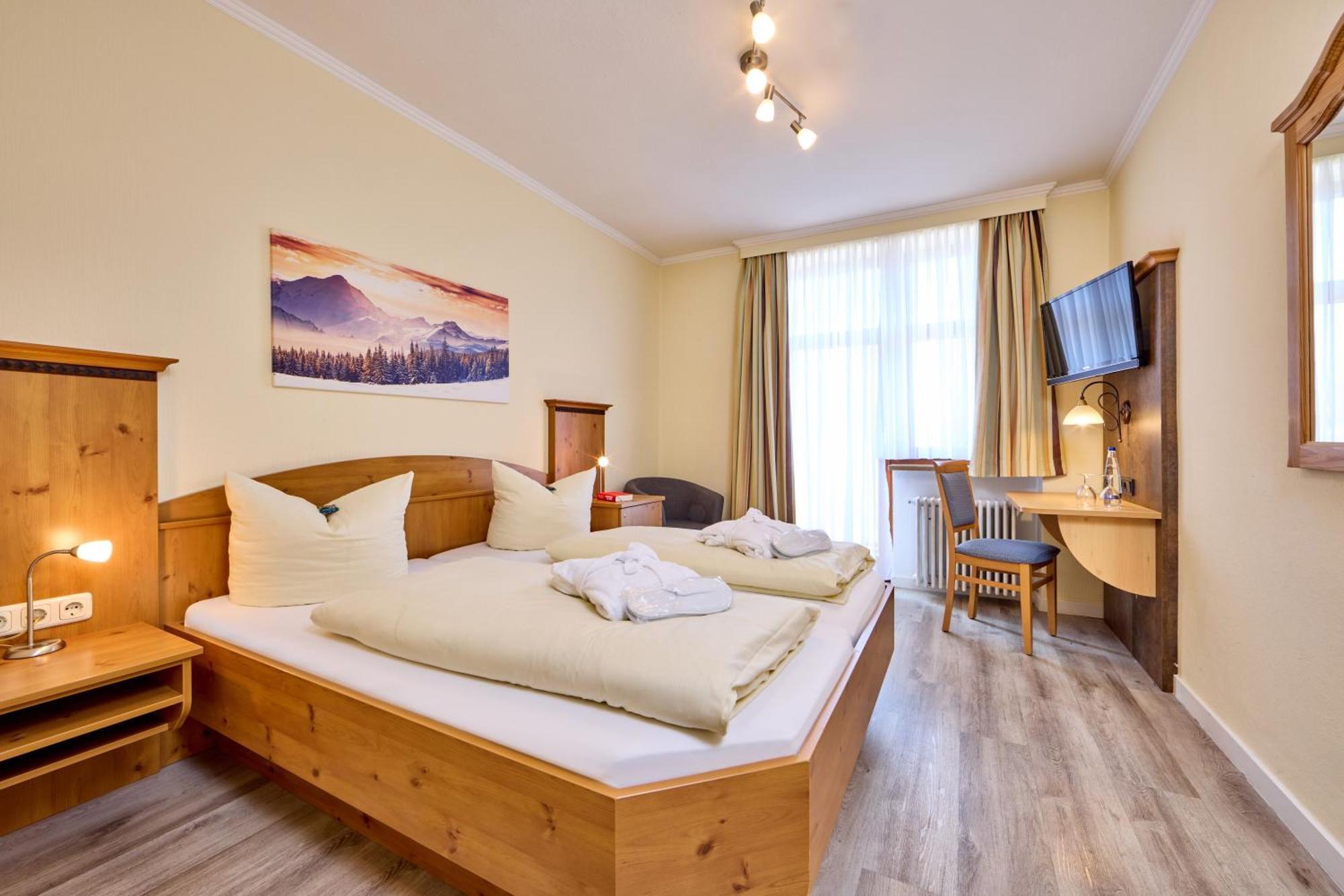 Hotel Vier Jahreszeiten Garmisch-Partenkirchen Eksteriør bilde